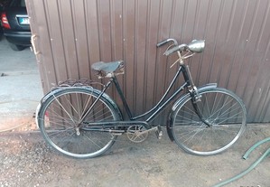 Bicicleta antiga pasteleira quadro de escora SIS antiga