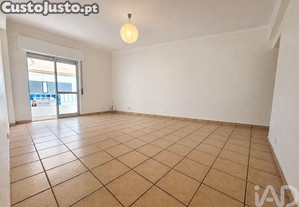 Apartamento T2 em Quelfes de 86 m²