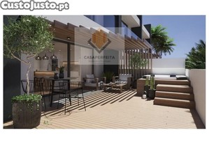Moradia T3+1 Com Terrao E Piscina - A 1000...