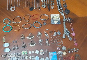 Lote 95 Peças bijuteria - Fios, pulseiras, brincos, pedentes