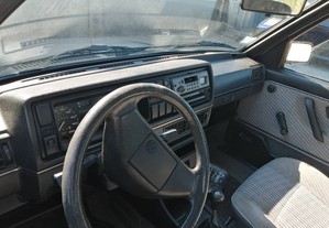 Viatura para peças Volkswagen Jetta 1.3I ano 1990