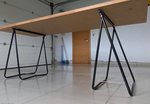Cavaletes e tampos de mesa do IKEA
