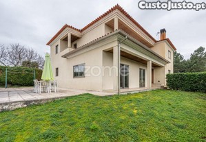 Moradia T4 Com Jardim, Terraço E Amplas Áreas -...