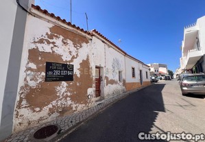 Casa T1 para Recuperação na Mexilhoeira Grande