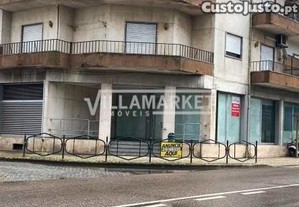 Loja da banca com 330m² destinada a comércio situada em Rossio a Sul do Tejo perto de Abrantes