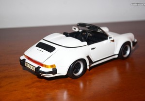Porsche 911 Carrera 1/18