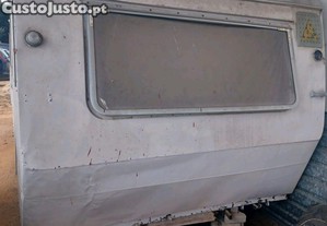 Caravana est vazia por dentro