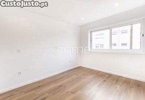 Moradia T3 Totalmente Renovada Com Jardim - Porto