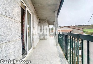 Moradia t3 em granito localizada em vilar de izeu, chaves