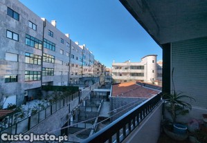 T3 C/ 2 Frentes Na Rua Da Liberdade, Centro De...