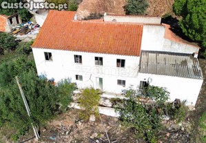 Moradia Familiar Para Remodelação Com Terreno