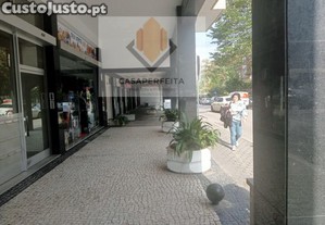 Armazém Junto À Rotunda De Santo Ovídio E...