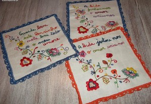 lenços de namorados bordados à mão
