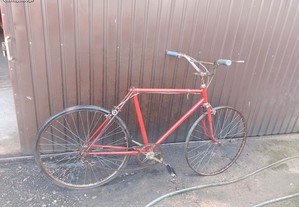 Bicicleta de estrada antiga boa base para restauro