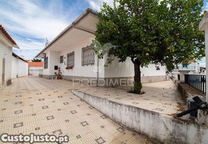 Moradia térrea t4 com anexo e quintal   vila do vimieiro