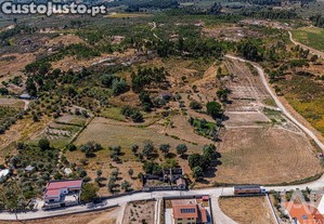 Quinta T4 em Moimenta de Maceira Dão e Lobelhe do Mato de 30000,00 m²
