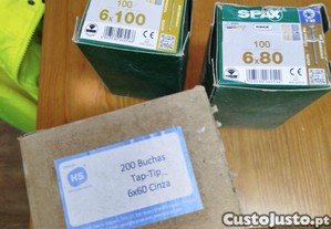 Duas caixas de parafusos e uma de tapis