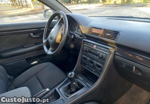 Audi A4 (8E) - 01