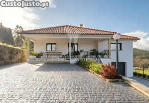 Moradia de excelência em rubiães   paredes de coura