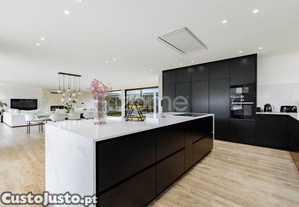 Moradia T4 De Luxo C/ Piscina E Jardim Interior...