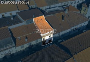 Moradia De 4 Pisos Para Restaurar Ou...