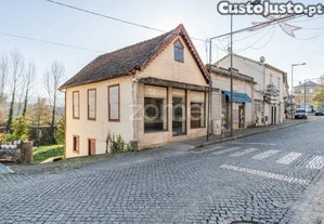 Loja Para Restauro Com Potencial Habitacional...