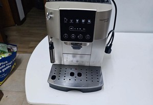 Máquina de Café Automática DELONGHI ECAM22031S