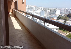 T3 mobilado com estacionamento em Faro
