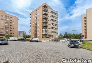 T3 Com Varandas, Lugar De Garagem E Arrumos Em...