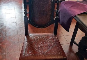 Cadeira em Madeira e Cabedal