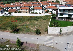 Terreno em Vilar de Nantes de 705,00 m
