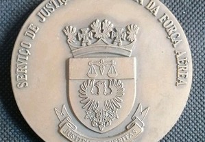 Medalha medalhão em metal da Força Aérea dos Serviços de Justiça e Disciplina