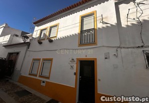 Moradia totalmente remodelada no centro de Moura