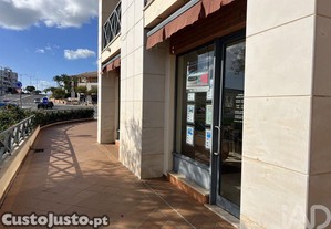 Loja / Estabelecimento Comercial em Albufeira e Olhos de �gua de 52,00 m�