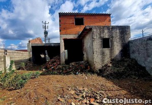 Casa / Villa T4 em Regueira de Pontes de 110,00 m�