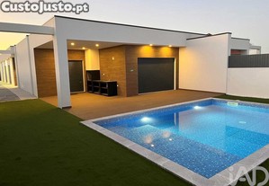 Casa T4 em Fernão Ferro de 220,00 m²