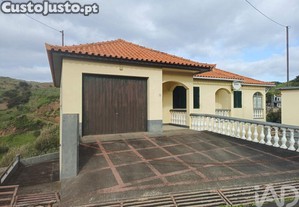 Casa / Villa T4 em Porto da Cruz de 240,00 m�