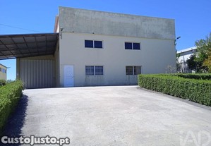 Comrcio diverso em Constantim e Vale de Nogueiras de 580,00 m