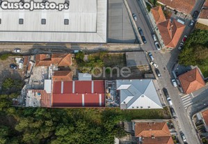 Terreno Com 2 Moradias Independentes / Paranhos...