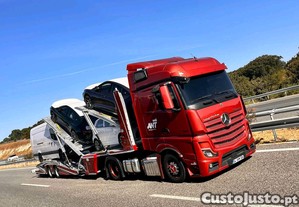 Semi reboque transporte de camies