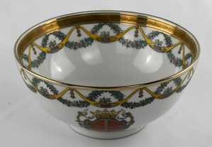 Taça porcelana da China, com brasão, 1ª metade do séc. XX