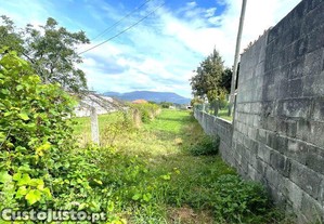 Terreno em Geraz Do Lima (Santa Maria, Santa Leocádia E Moreira) E Deão de 1475,00 m²
