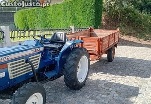 Trator iseki e reboque