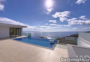 Casa / Villa T3 em Arco da Calheta de 277,00 m�