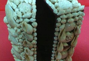 Baú de concha com brilhantes 20x13cm