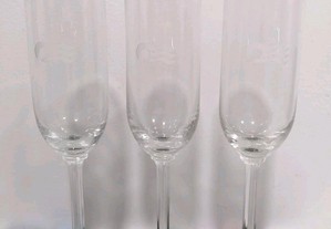 3 flutes vidro com a gravação do símbolo da Companhia de cruzeiros Princess Cruises