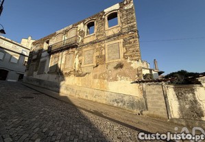Prdio em Peso da Rgua e Godim de 1092,00 m