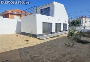 Terreno para constru��o T2 em Charneca De Caparica E Sobreda de 60,00 m�