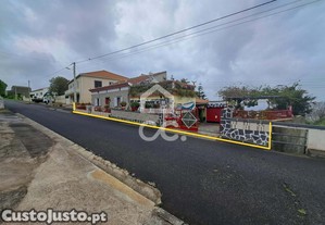 Moradia com 3 quartos. benfeitoria em tereno alheio - feteiras - ponta delgada