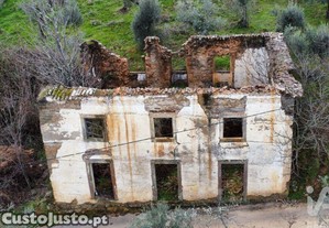 Casa / Villa em Alvares de 220,00 m�